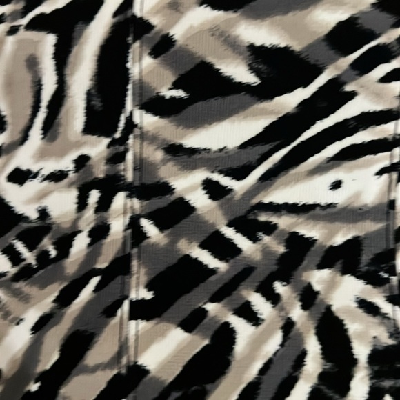 Animal print mini skirt. Nice thick polyester fabric. - Picture 2 of 3